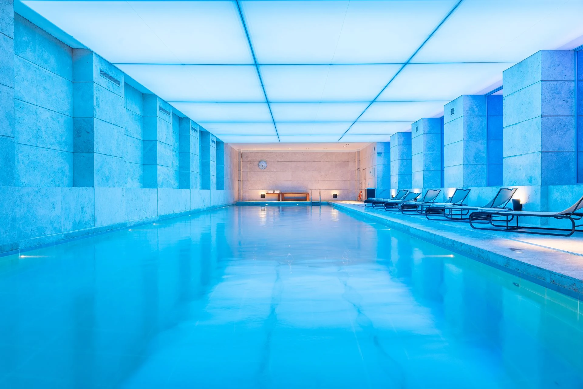 Piscina interna do Ahín Wellness & Spa no Palacio Duhau