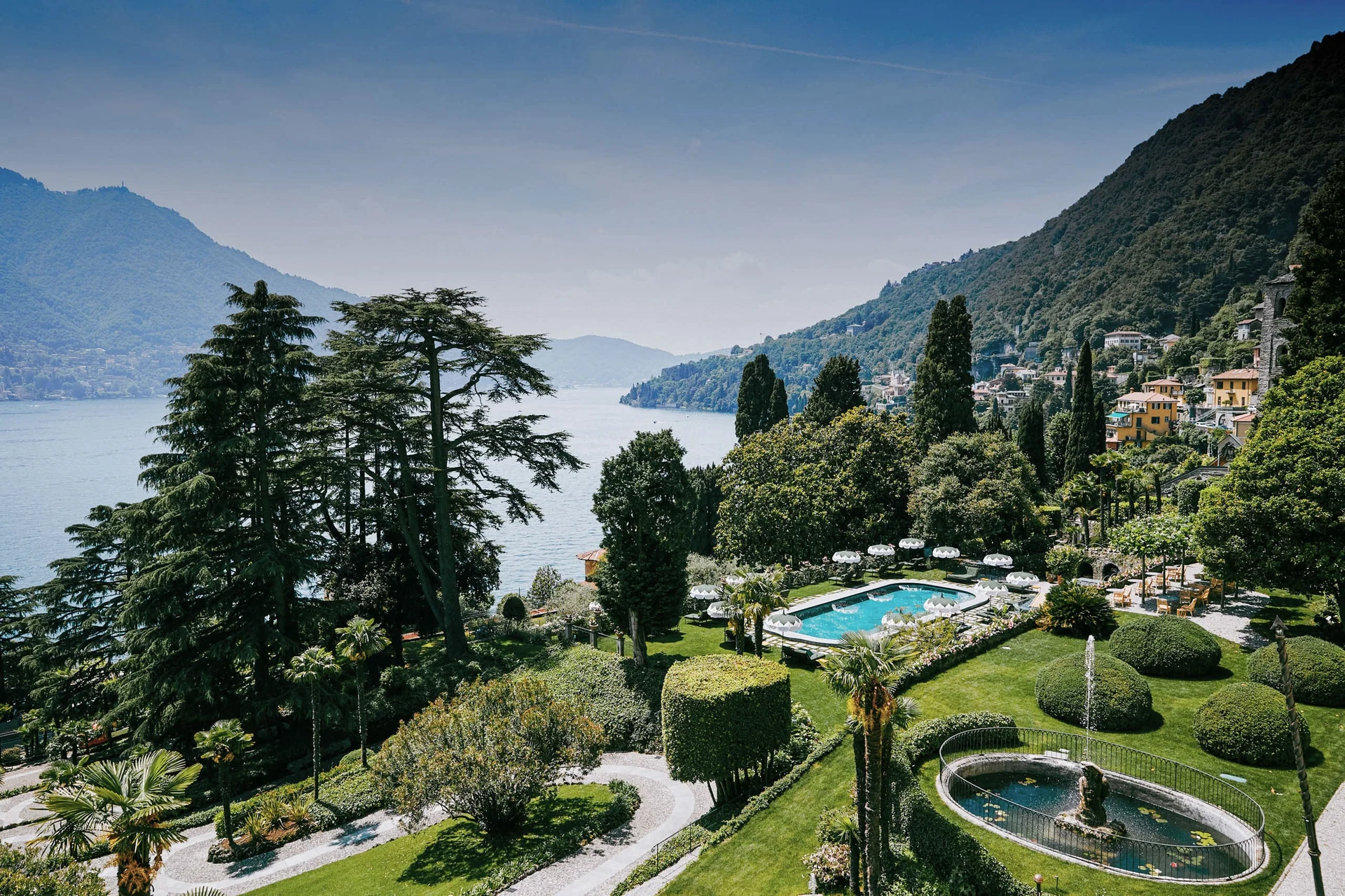 Jardins e piscina do Passalacqua com vista para o Lago de Como