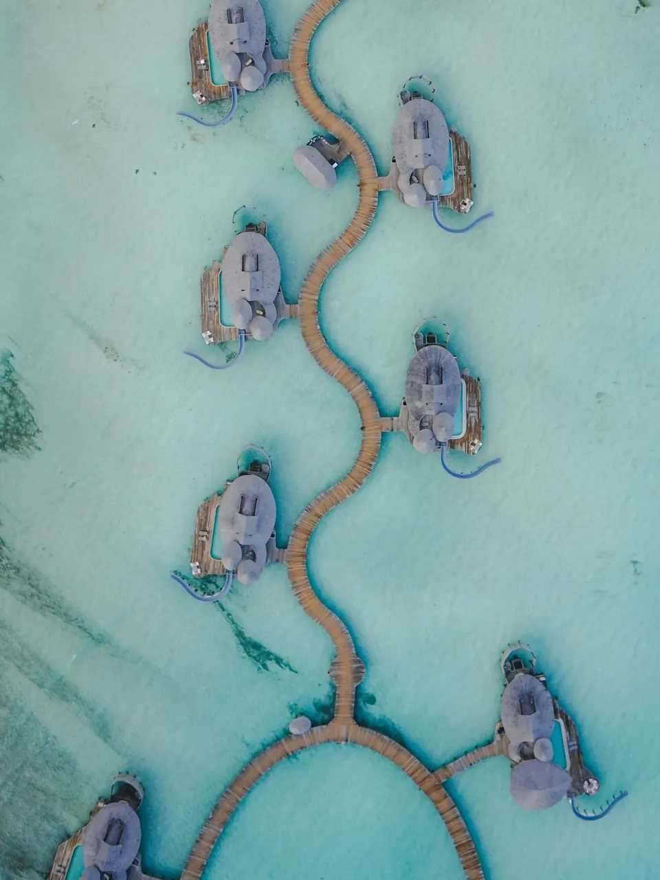 Lagoa e villas na coleção Dubai e Maldivas